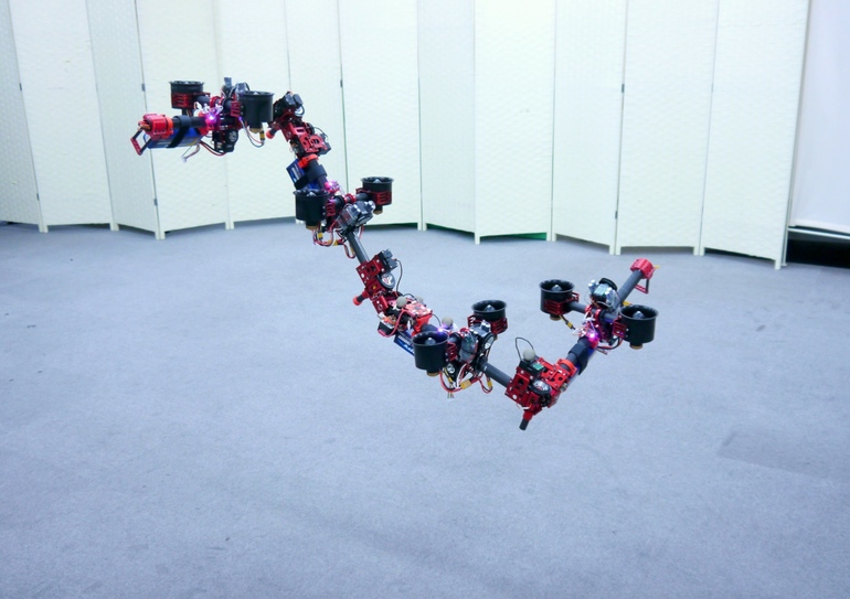 Японский летающий робот Dragon
