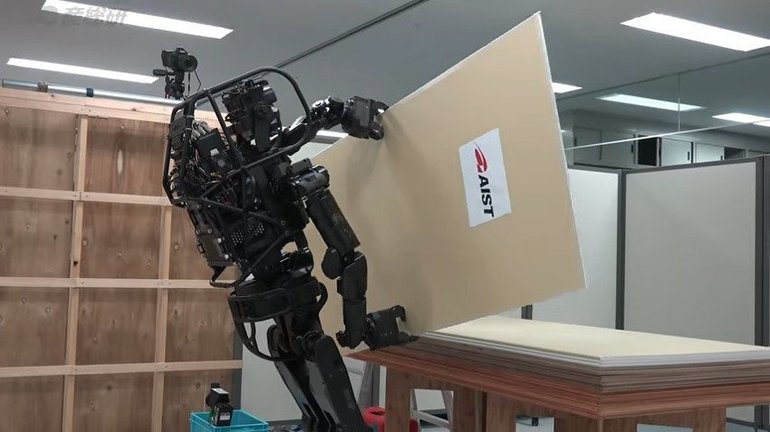 В Японии появился робот, который умеет делать ремонт в квартире