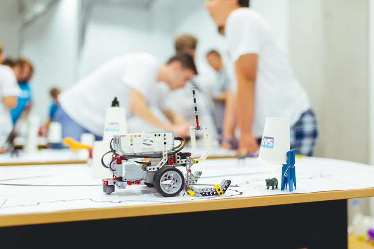 Как развитие робототехники влияет на современное образование молодежи